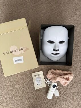 Skinhaven LED Light Therapy Face Mask - White Gen 2 brand new